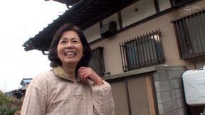 M915G02 An aunty mature woman in her 60s in the countryside will appear in AV!