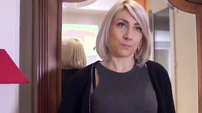 Milf Takes A Big One In The Butt (Julie Holly)